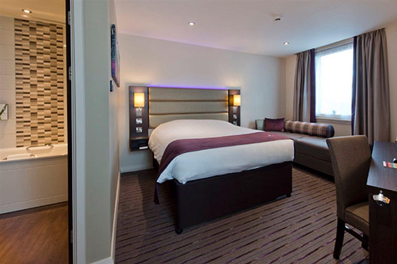 Premier Inn London Bromley Exterior photo